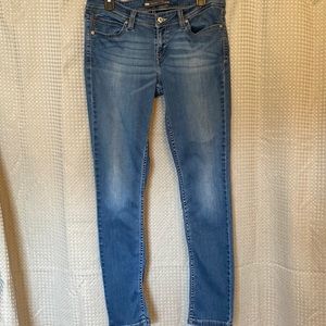 Levi’s low rise skinny size 15/32